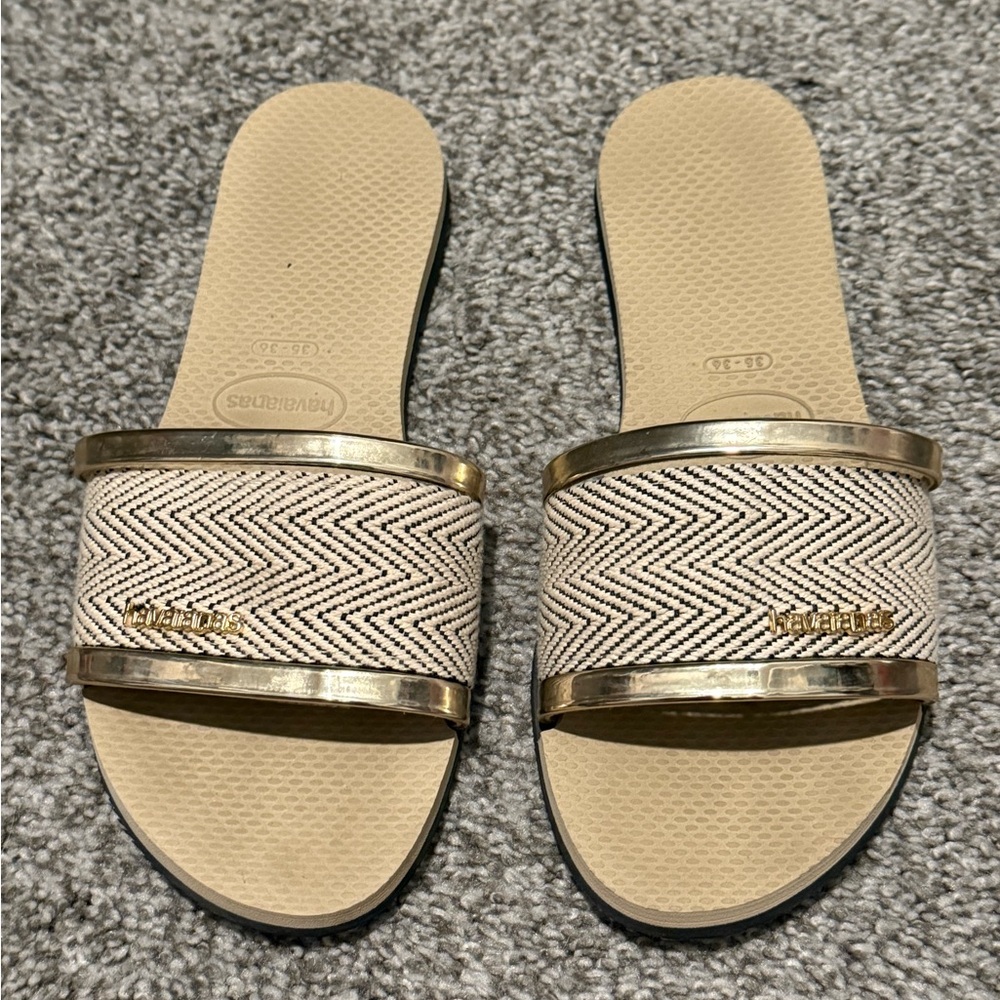 Havaianas Cream and Gold Slide Sandals with Textured Strap